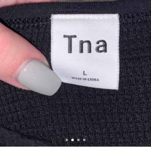 Aritzia short sleeve - Picture 2 of 4